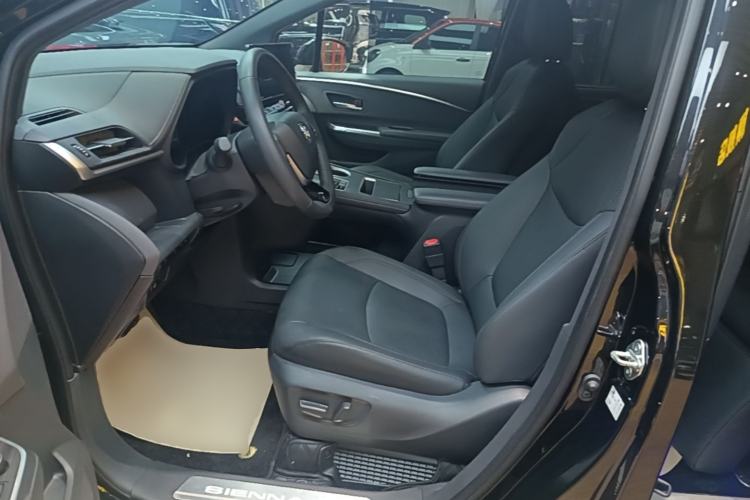 Used Toyota SIENNA 2023 2.5L Hybrid Deluxe Edition Left Front Seat