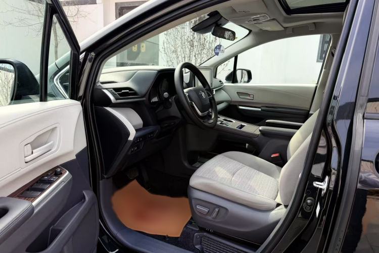 Used Toyota SIENNA 2023 2.5L Hybrid Comfort Edition Left Front Seat