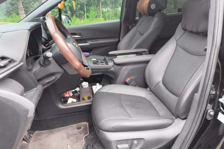 Used Toyota SIENNA 2023 2.5L Hybrid Deluxe Edition Left Front Seat