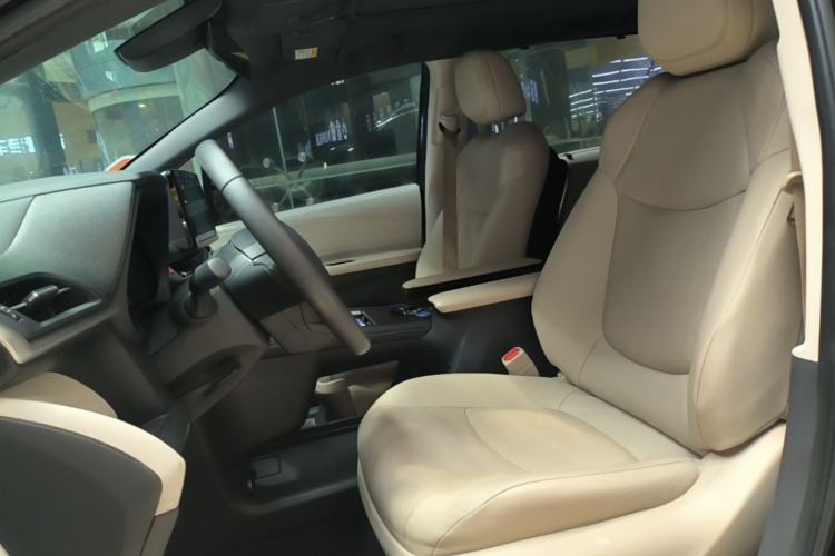 Used Toyota SIENNA 2023 2.5L Hybrid Luxury Edition Left Front Seat