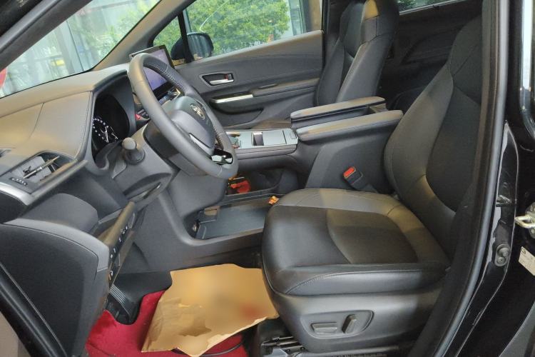 Used Toyota SIENNA 2023 2.5L Hybrid Deluxe Edition Left Front Seat