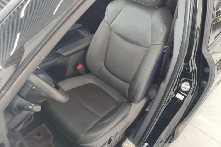 Used Toyota SIENNA 2023 2.5L Hybrid Deluxe Edition Left Front Seat