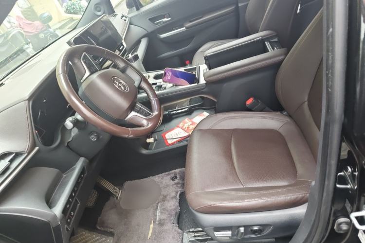 Used Toyota SIENNA 2023 2.5L Hybrid Platinum Edition Left Front Seat