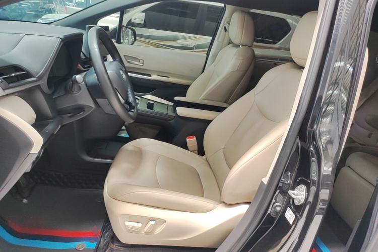 Used Toyota SIENNA 2023 2.5L Hybrid Deluxe Edition Left Front Seat