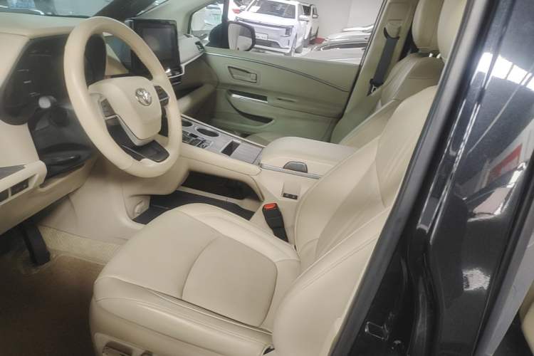 Used Toyota SIENNA 2023 2.5L Hybrid Comfort Edition Left Front Seat