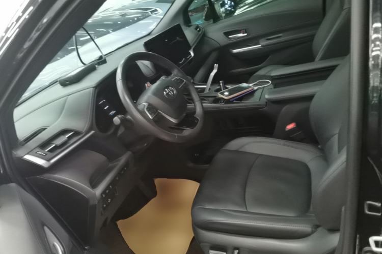 Used Toyota SIENNA 2023 2.5L Hybrid Deluxe Edition Left Front Seat