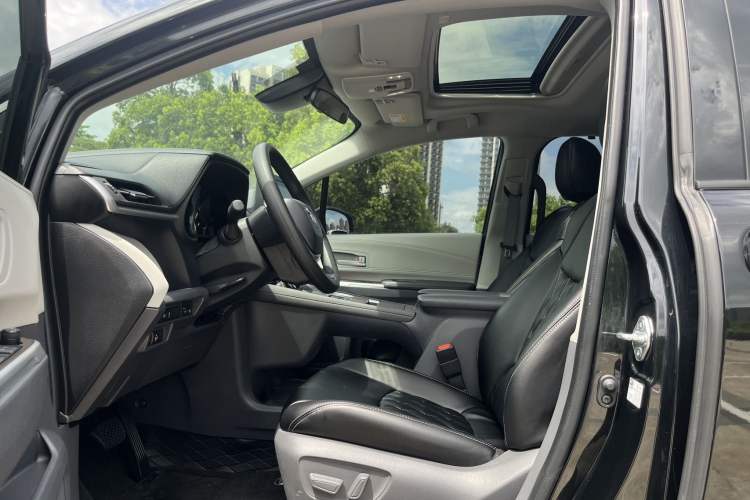 Used Toyota SIENNA 2023 2.5L Hybrid Comfort Edition Left Front Seat