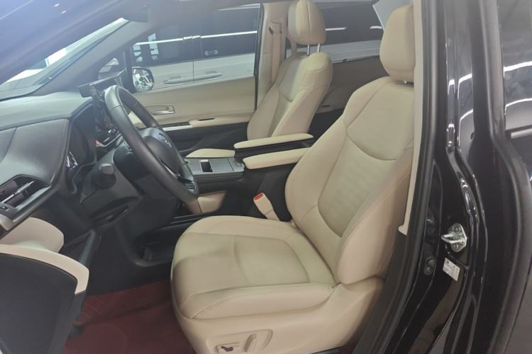 Used Toyota SIENNA 2023 2.5L Hybrid Deluxe Edition Left Front Seat