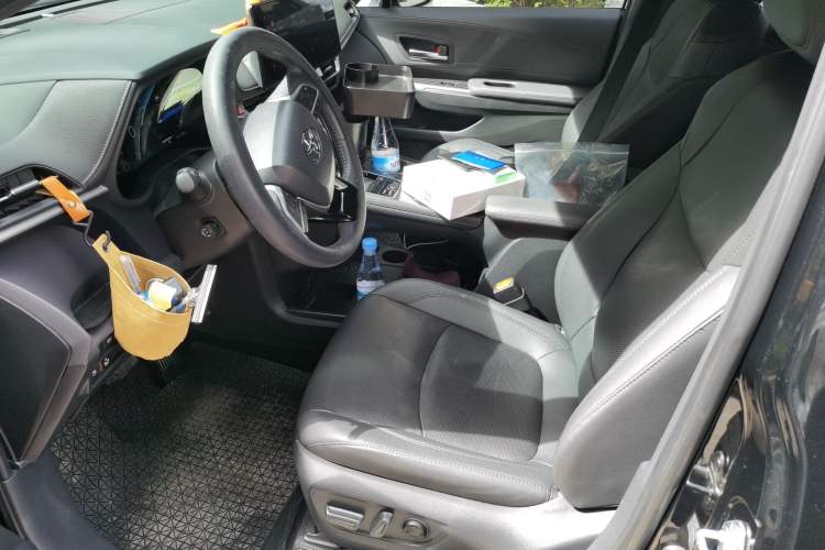 Used Toyota SIENNA 2023 2.5L Hybrid Platinum Edition Left Front Seat