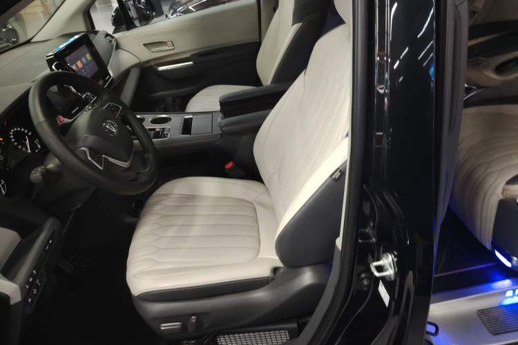 Used Toyota SIENNA 2023 2.5L Hybrid Comfort Edition Left Front Seat