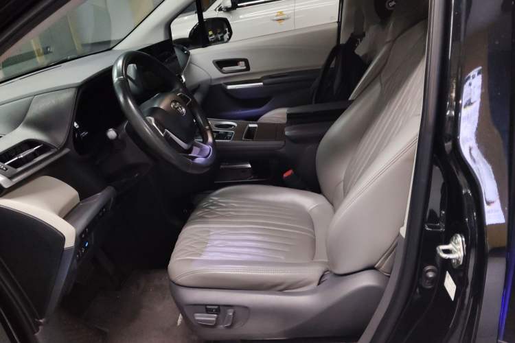 Used Toyota SIENNA 2023 2.5L Hybrid Comfort Edition Left Front Seat