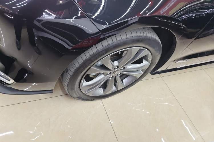 Used Toyota SIENNA 2023 2.5L Hybrid Platinum Edition Left Front Wheel Hub
