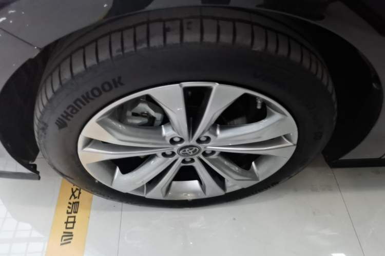Used Toyota SIENNA 2023 2.5L Hybrid Deluxe Edition Left Front Wheel Hub