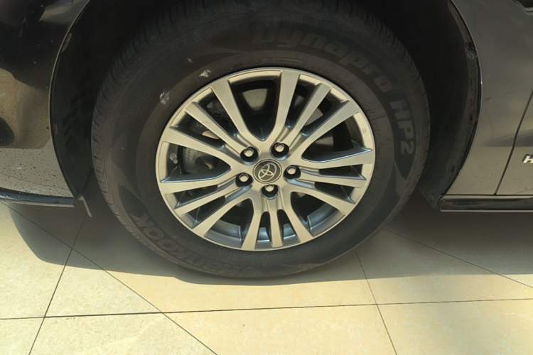 Used Toyota SIENNA 2023 2.5L Hybrid Luxury Edition Left Front Wheel Hub