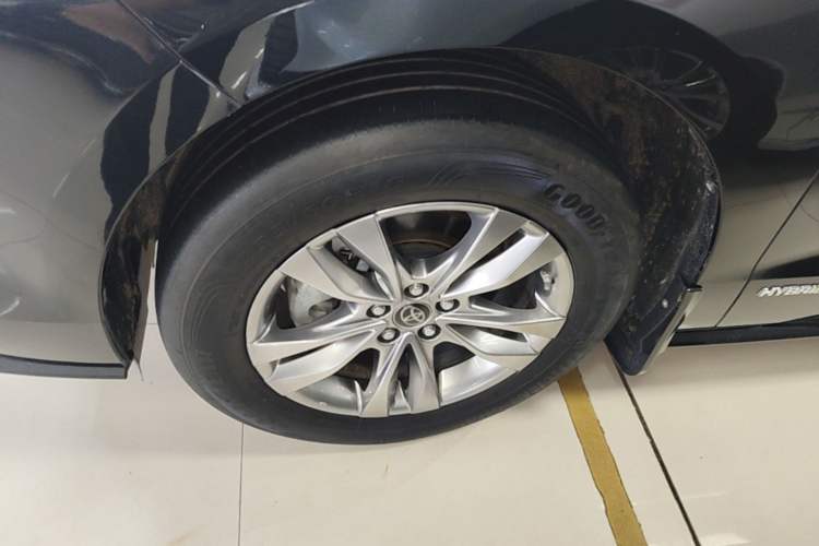 Used Toyota SIENNA 2023 2.5L Hybrid Comfort Edition Left Front Wheel Hub