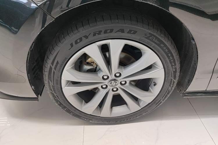 Used Toyota SIENNA 2023 2.5L Hybrid Deluxe Edition Left Front Wheel Hub