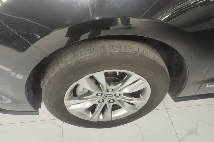 Used Toyota SIENNA 2023 2.5L Hybrid Comfort Edition Left Front Wheel Hub