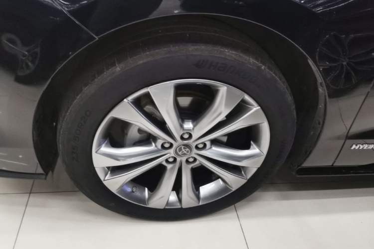 Used Toyota SIENNA 2023 2.5L Hybrid Deluxe Edition Left Front Wheel Hub