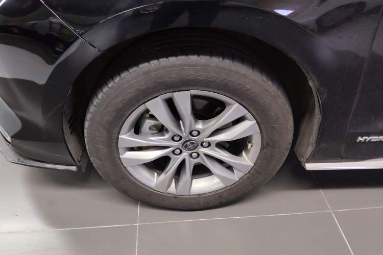 Used Toyota SIENNA 2023 2.5L Hybrid Comfort Edition Left Front Wheel Hub