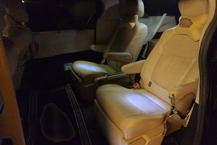 Used Toyota SIENNA 2023 2.5L Hybrid Deluxe Edition Left Rear Seat