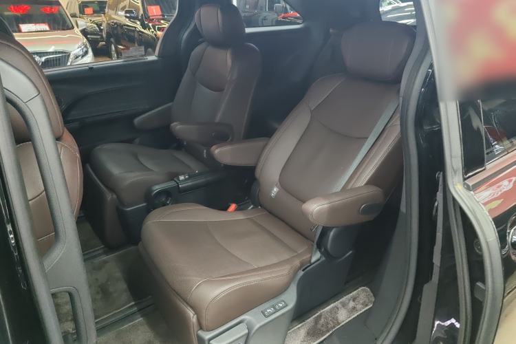 Used Toyota SIENNA 2023 2.5L Hybrid Platinum Edition Left Rear Seat