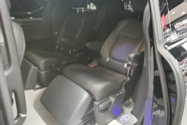 Used Toyota SIENNA 2023 2.5L Hybrid Deluxe Edition Left Rear Seat