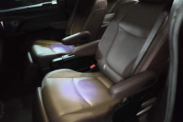 Used Toyota SIENNA 2023 2.5L Hybrid Platinum Edition Left Rear Seat