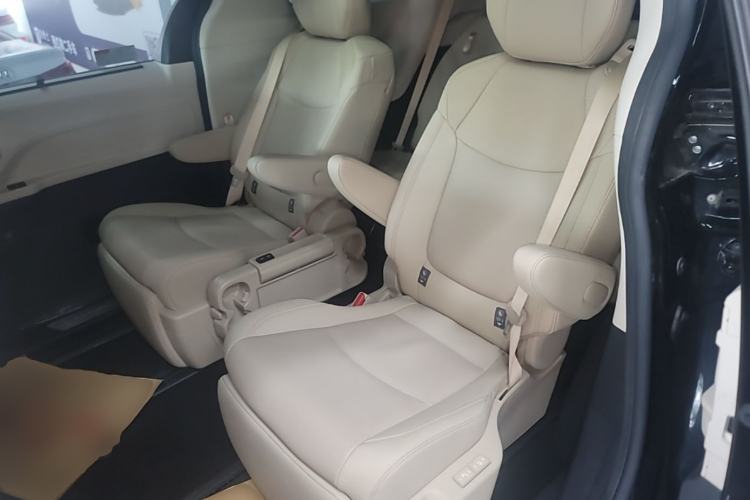 Used Toyota SIENNA 2023 2.5L Hybrid Ultimate Edition Left Rear Seat