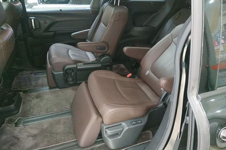 Used Toyota SIENNA 2023 2.5L Hybrid Platinum Edition Left Rear Seat