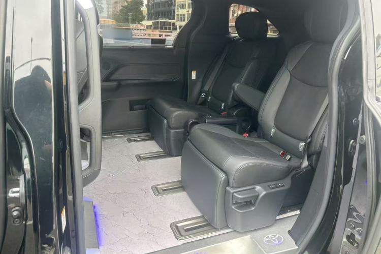 Used Toyota SIENNA 2023 2.5L Hybrid Deluxe Edition Left Rear Seat