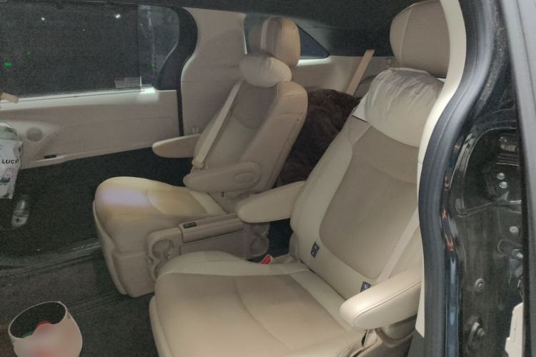 Used Toyota SIENNA 2023 2.5L Hybrid Deluxe Edition Left Rear Seat