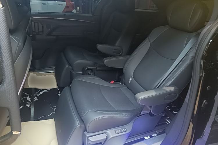 Used Toyota SIENNA 2023 2.5L Hybrid Deluxe Edition Left Rear Seat