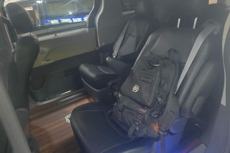 Used Toyota SIENNA 2023 2.5L Hybrid Comfort Edition Left Rear Seat