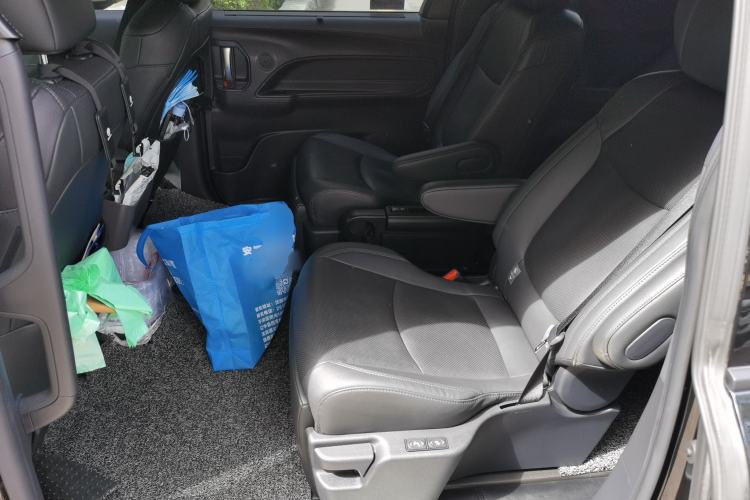 Used Toyota SIENNA 2023 2.5L Hybrid Platinum Edition Left Rear Seat