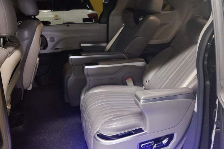 Used Toyota SIENNA 2023 2.5L Hybrid Comfort Edition Left Rear Seat