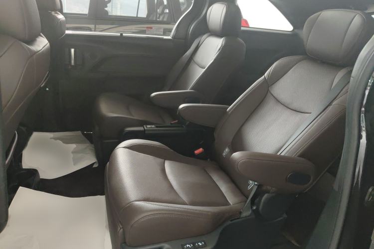 Used Toyota SIENNA 2023 2.5L Hybrid Platinum Edition Left Rear Seat