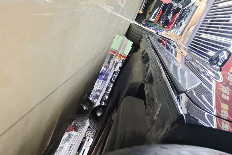 Used Toyota SIENNA 2023 2.5L Hybrid Platinum Edition Left Side Sill