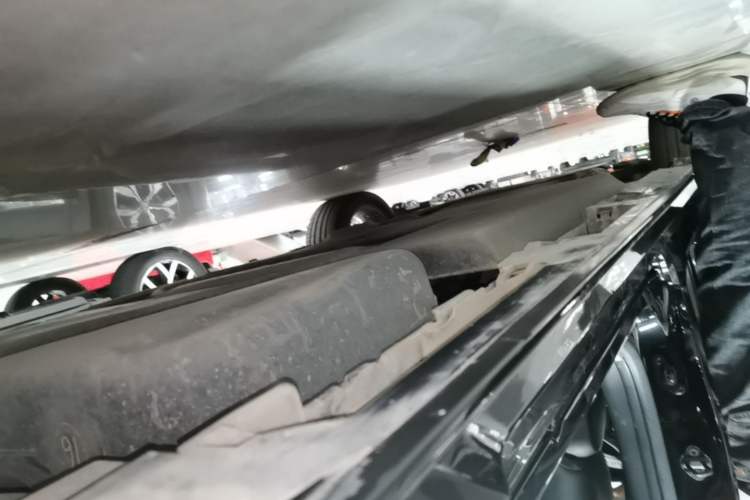 Used Toyota SIENNA 2023 2.5L Hybrid Deluxe Edition Left Side Sill