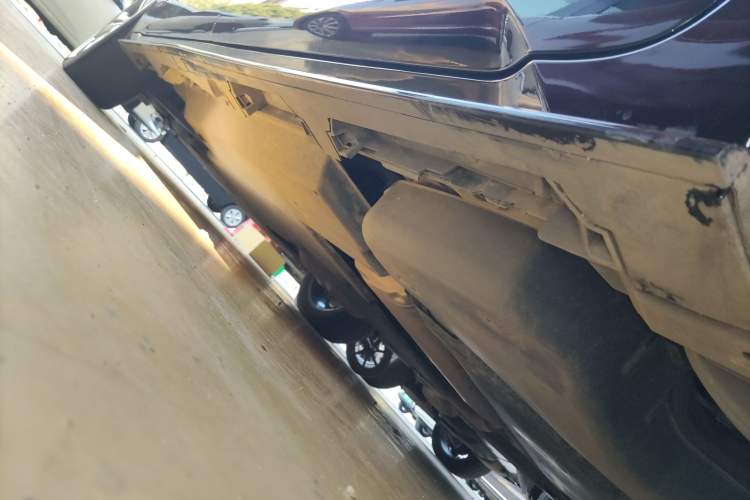 Used Toyota SIENNA 2023 2.5L Hybrid Deluxe Edition Left Side Sill