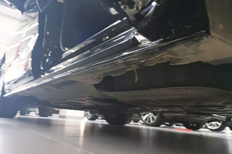 Used Toyota SIENNA 2023 2.5L Hybrid Comfort Edition Left Side Sill