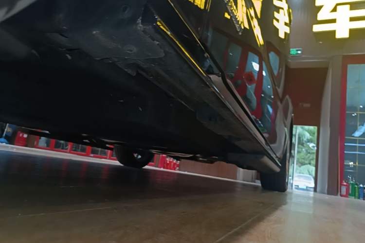 Used Toyota SIENNA 2023 2.5L Hybrid Deluxe Edition Left Side Sill