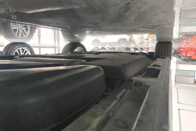Used Toyota SIENNA 2023 2.5L Hybrid Platinum Edition Left Side Sill