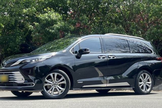 Used Toyota SIENNA 2023 2.5L Hybrid Platinum Edition