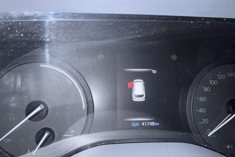 Used Toyota SIENNA 2023 2.5L Hybrid Comfort Edition Odometer Close Up