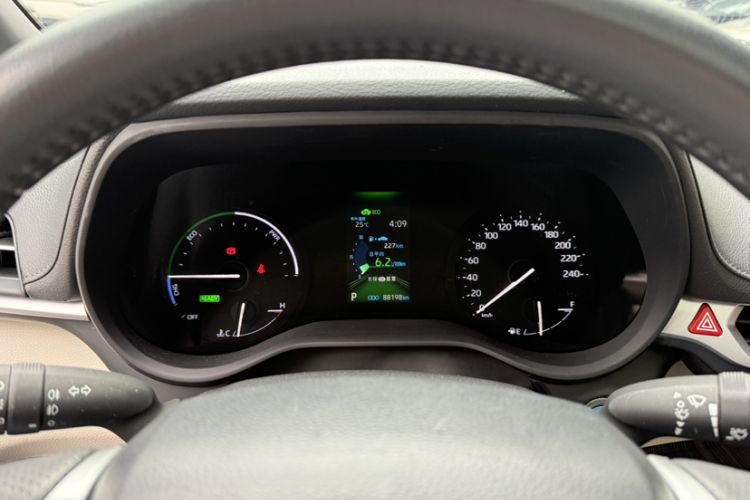 Used Toyota SIENNA 2023 2.5L Hybrid Deluxe Edition Odometer Close Up