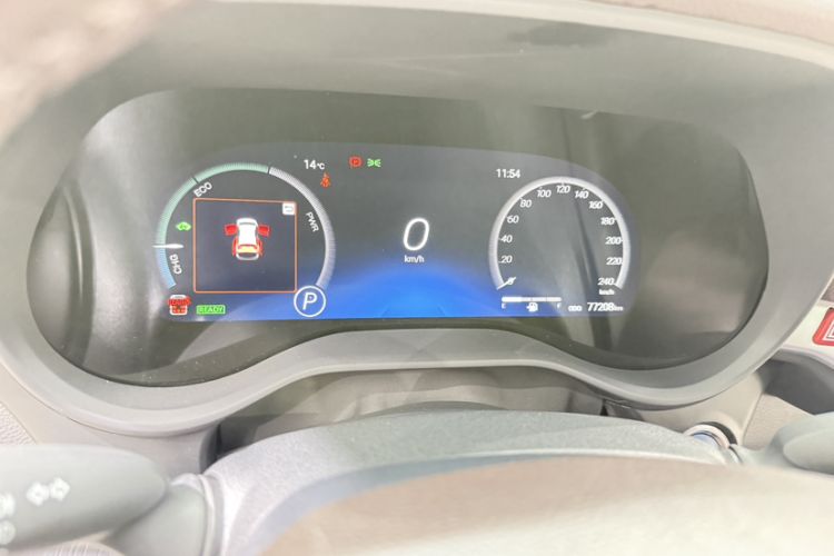 Used Toyota SIENNA 2023 2.5L Hybrid Platinum Edition Odometer Close Up