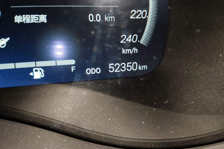 Used Toyota SIENNA 2023 2.5L Hybrid Platinum Edition Odometer Close Up