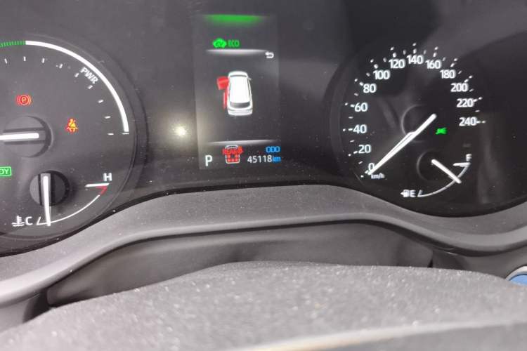 Used Toyota SIENNA 2023 2.5L Hybrid Deluxe Edition Odometer Close Up