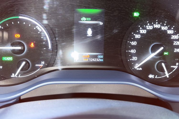 Used Toyota SIENNA 2023 2.5L Hybrid Luxury Edition Odometer Close Up