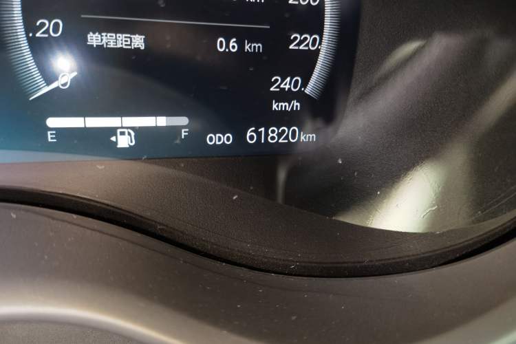 Used Toyota SIENNA 2023 2.5L Hybrid Platinum Edition Odometer Close Up